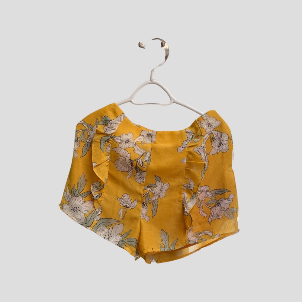 Elegant Chriselle J.O.A. Flowery Shorts